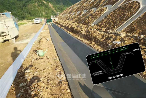 高速邊溝修水渠機器施工現(xiàn)場